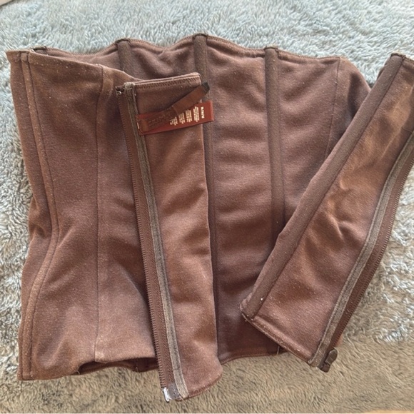 SKIMS oxide Corset medium - Picture 2 of 3